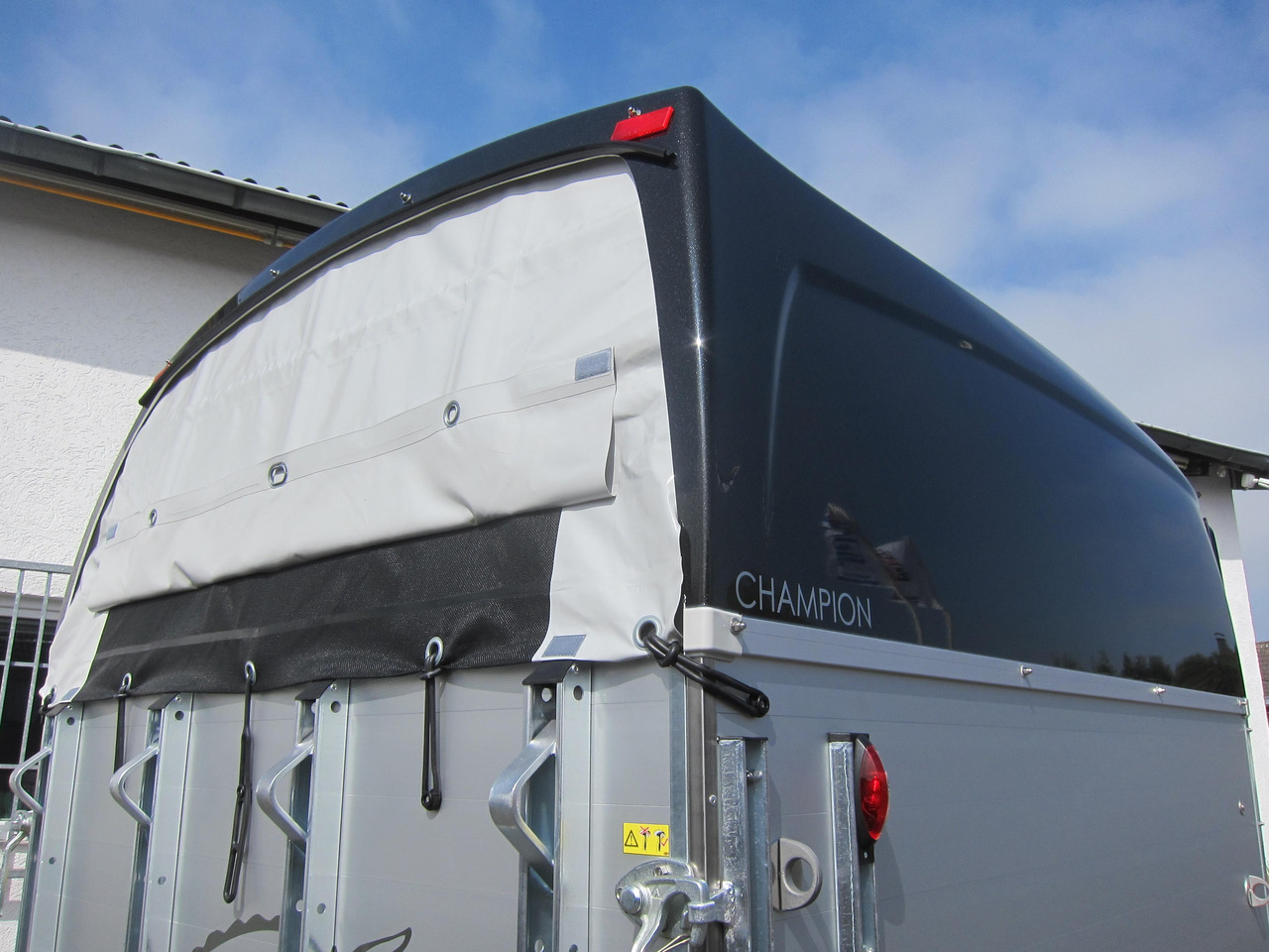 Pferdeanhänger Böckmann Champion C 2400kg Heckflügeltür blackline CFF+ 100 km/H 2400kg Abverkauf - Horse trailer: picture 5 Pferdeanhänger Böckmann Champion C 2400kg Heckflügeltür blackline CFF+ 100 km/H 2400kg Abverkauf - Horse trailer: picture 5