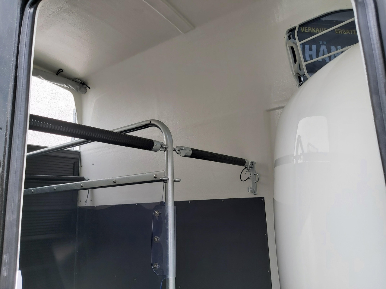 Horse trailer Pferdeanhänger Böckmann Comfort Esprit black Set Sattelkammer Trittschutz 100km/H 2400kg Modell 2024: picture 6