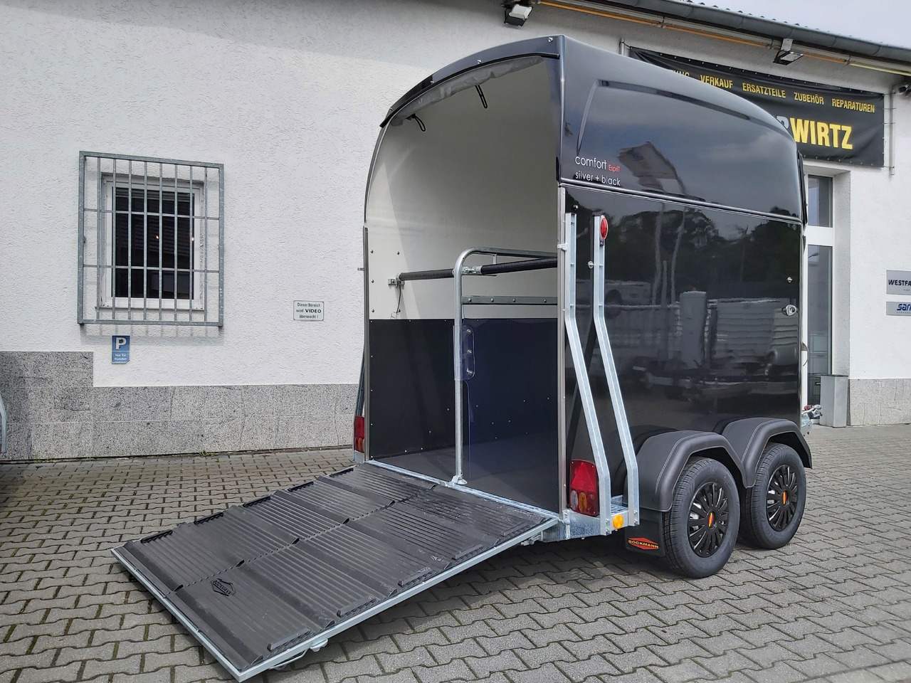 Horse trailer Pferdeanhänger Böckmann Comfort Esprit black Set Sattelkammer Trittschutz 100km/H 2400kg Modell 2024: picture 10