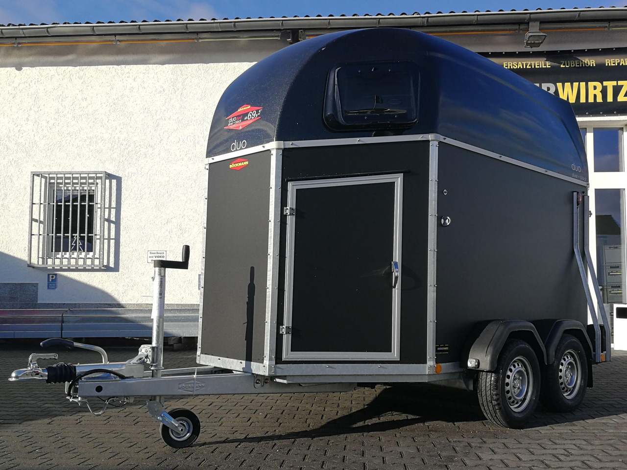 Pferdeanhänger Böckmann DUO Esprit silver black Sattelkammer Trittschutz Pack 2400kg 100km/H 2024 - Horse trailer: picture 1 Pferdeanhänger Böckmann DUO Esprit silver black Sattelkammer Trittschutz Pack 2400kg 100km/H 2024 - Horse trailer: picture 1
