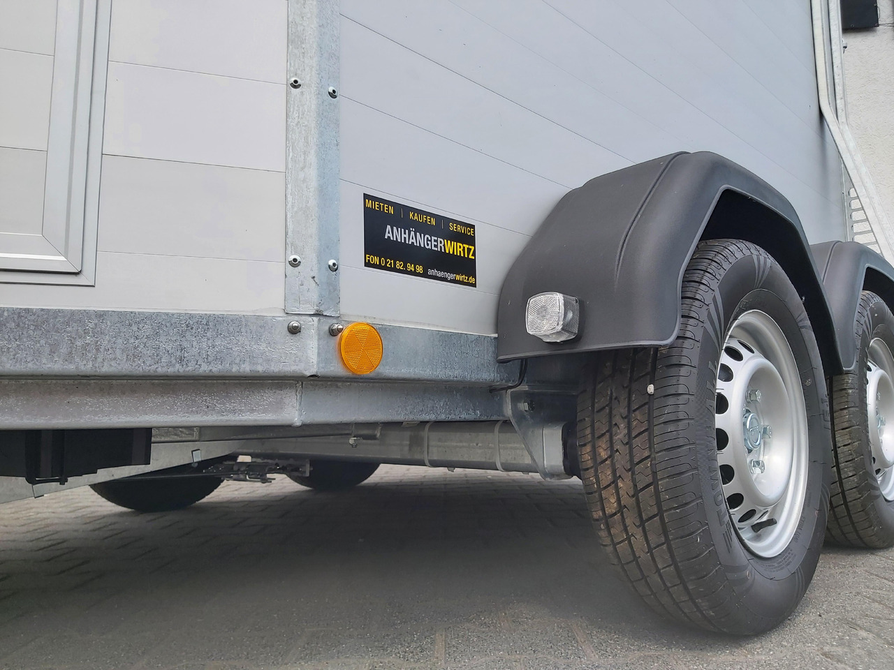 Pferdeanhänger Böckmann Portax Esprit silver&black silver SKASattelkammer Trittschutz 100km/H 2400kg - Horse trailer: picture 5 Pferdeanhänger Böckmann Portax Esprit silver&black silver SKASattelkammer Trittschutz 100km/H 2400kg - Horse trailer: picture 5