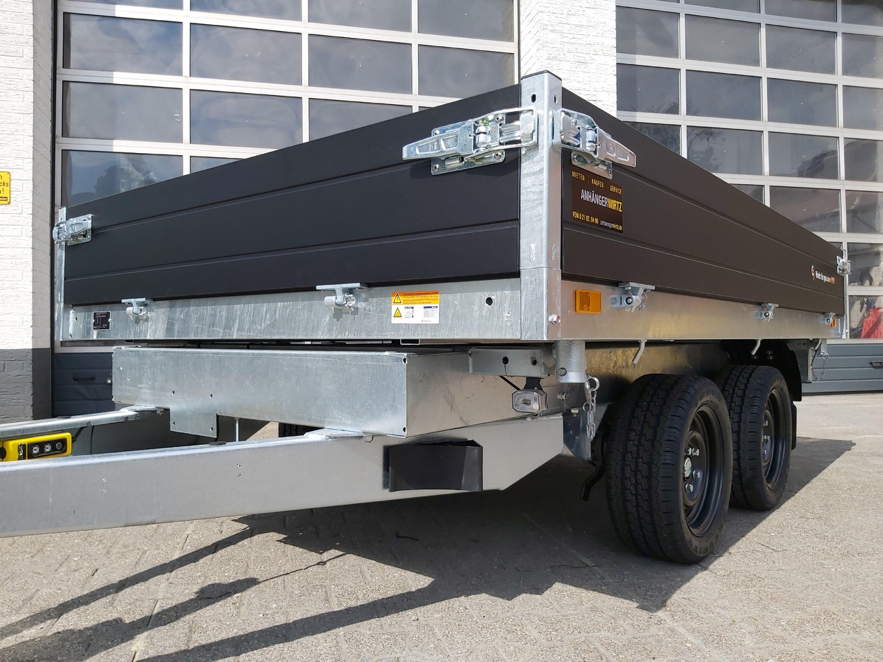Saris Kipper K3 276 170 2700 2 E 276x170x30cm black Edition Elektro 13" (S) 2700kg Januar Aktion - Tipper trailer: picture 3 Saris Kipper K3 276 170 2700 2 E 276x170x30cm black Edition Elektro 13" (S) 2700kg Januar Aktion - Tipper trailer: picture 3