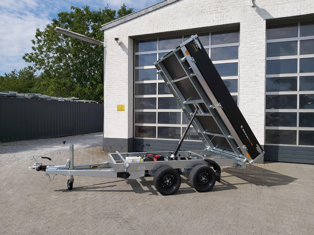 Saris Kipper K3 276 170 2700 2 E 276x170x30cm black Edition Elektro 13" (S) 2700kg Januar Aktion - Tipper trailer: picture 1 Saris Kipper K3 276 170 2700 2 E 276x170x30cm black Edition Elektro 13" (S) 2700kg Januar Aktion - Tipper trailer: picture 1