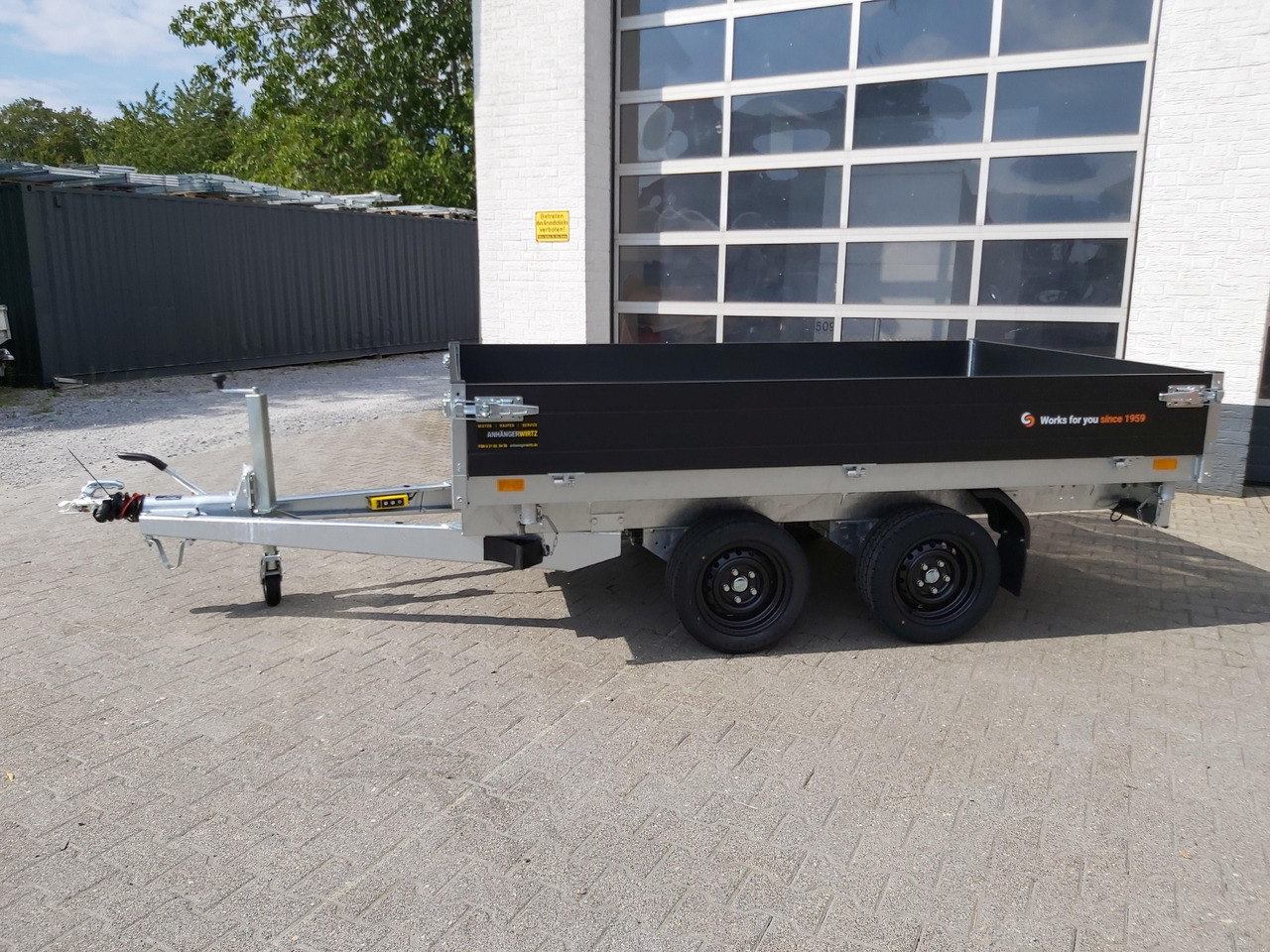 Saris Kipper K3 276 170 2700 2 E 276x170x30cm black Edition Elektro 13" (S) 2700kg Januar Aktion - Tipper trailer: picture 4 Saris Kipper K3 276 170 2700 2 E 276x170x30cm black Edition Elektro 13" (S) 2700kg Januar Aktion - Tipper trailer: picture 4