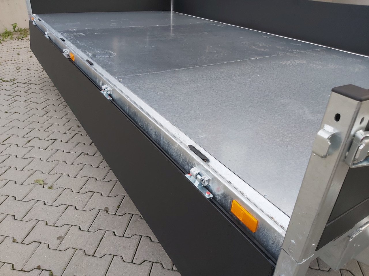 Saris Kipper K3 406 204 3500 2 HD E 406x204x35cm black Alu Auffahrrampen Stützen LED 3500kg - Tipper trailer: picture 3 Saris Kipper K3 406 204 3500 2 HD E 406x204x35cm black Alu Auffahrrampen Stützen LED 3500kg - Tipper trailer: picture 3