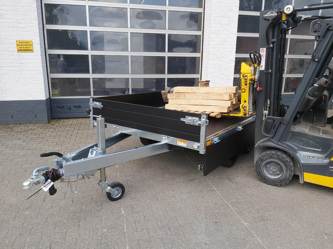 Saris PL306 170 2700 2 306x170x30cm black Edition 13" (M) 2700kg - Dropside/ Flatbed trailer: picture 1 Saris PL306 170 2700 2 306x170x30cm black Edition 13" (M) 2700kg - Dropside/ Flatbed trailer: picture 1