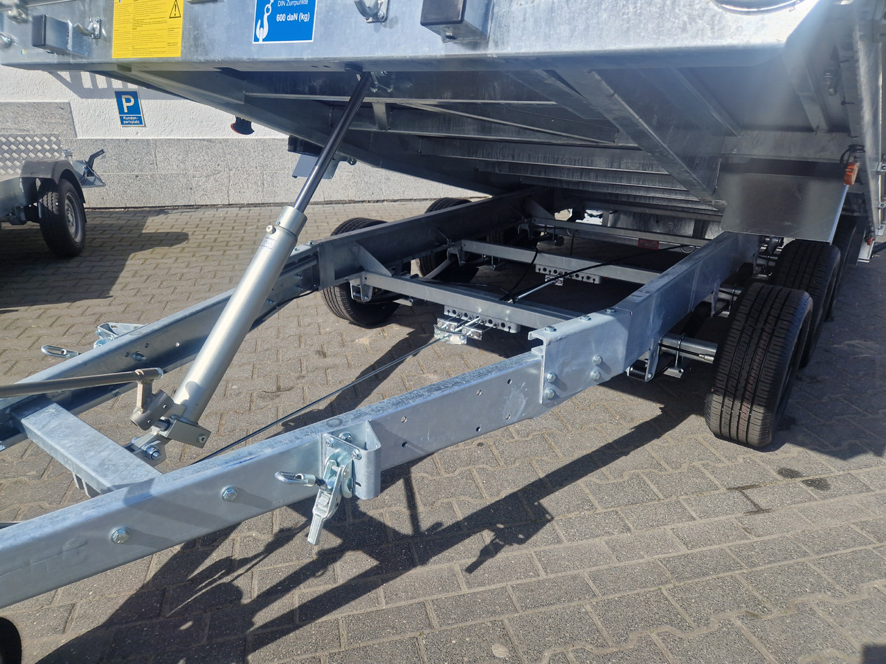 Tipper trailer Variant Maschinentransporter 3543 UX Maxi Load LED Tridem Parabelfederung 3500kg: picture 13 Tipper trailer Variant Maschinentransporter 3543 UX Maxi Load LED Tridem Parabelfederung 3500kg: picture 13