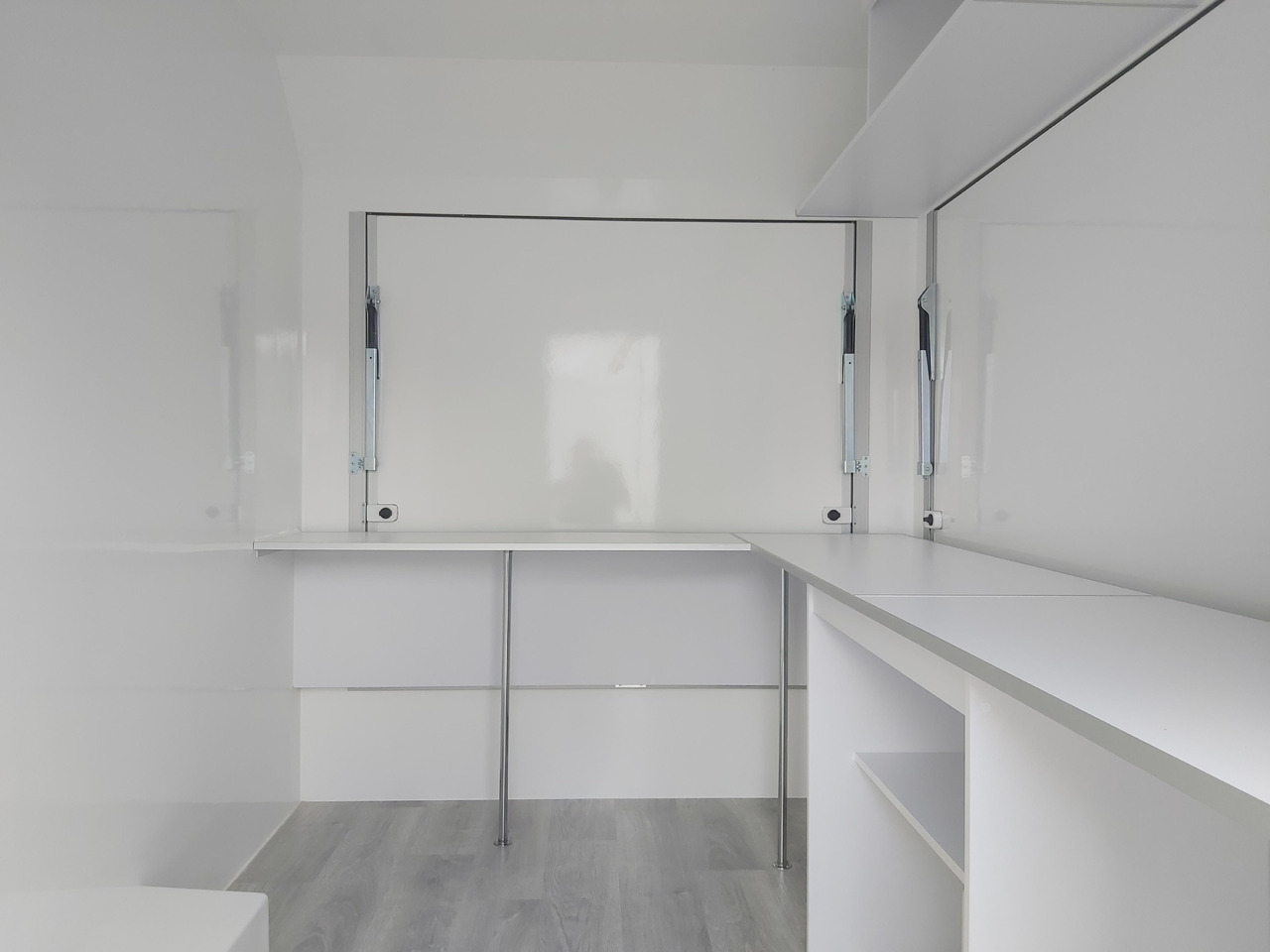 Verkaufsanhänger VK 302 200 aero retro 300cm 2 Verkaufsklappen Multi Theke 230V PVC Boden (M) 1300kg - Vending trailer: picture 5 Verkaufsanhänger VK 302 200 aero retro 300cm 2 Verkaufsklappen Multi Theke 230V PVC Boden (M) 1300kg - Vending trailer: picture 5