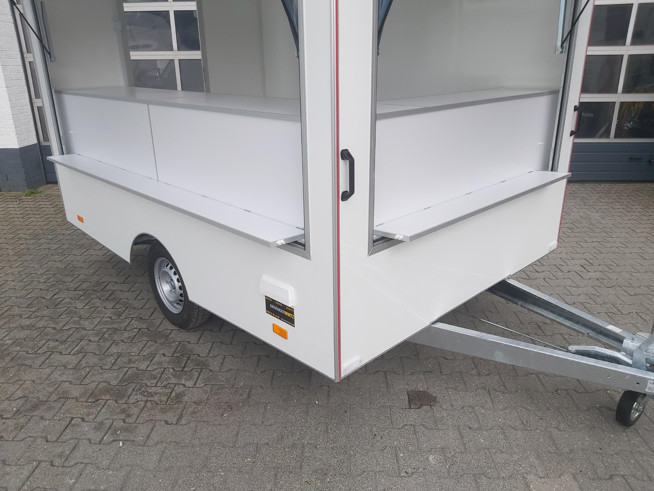 Verkaufsanhänger VK 302 200 aero retro 300cm 2 Verkaufsklappen Multi Theke 230V PVC Boden (M) 1300kg - Vending trailer: picture 3 Verkaufsanhänger VK 302 200 aero retro 300cm 2 Verkaufsklappen Multi Theke 230V PVC Boden (M) 1300kg - Vending trailer: picture 3
