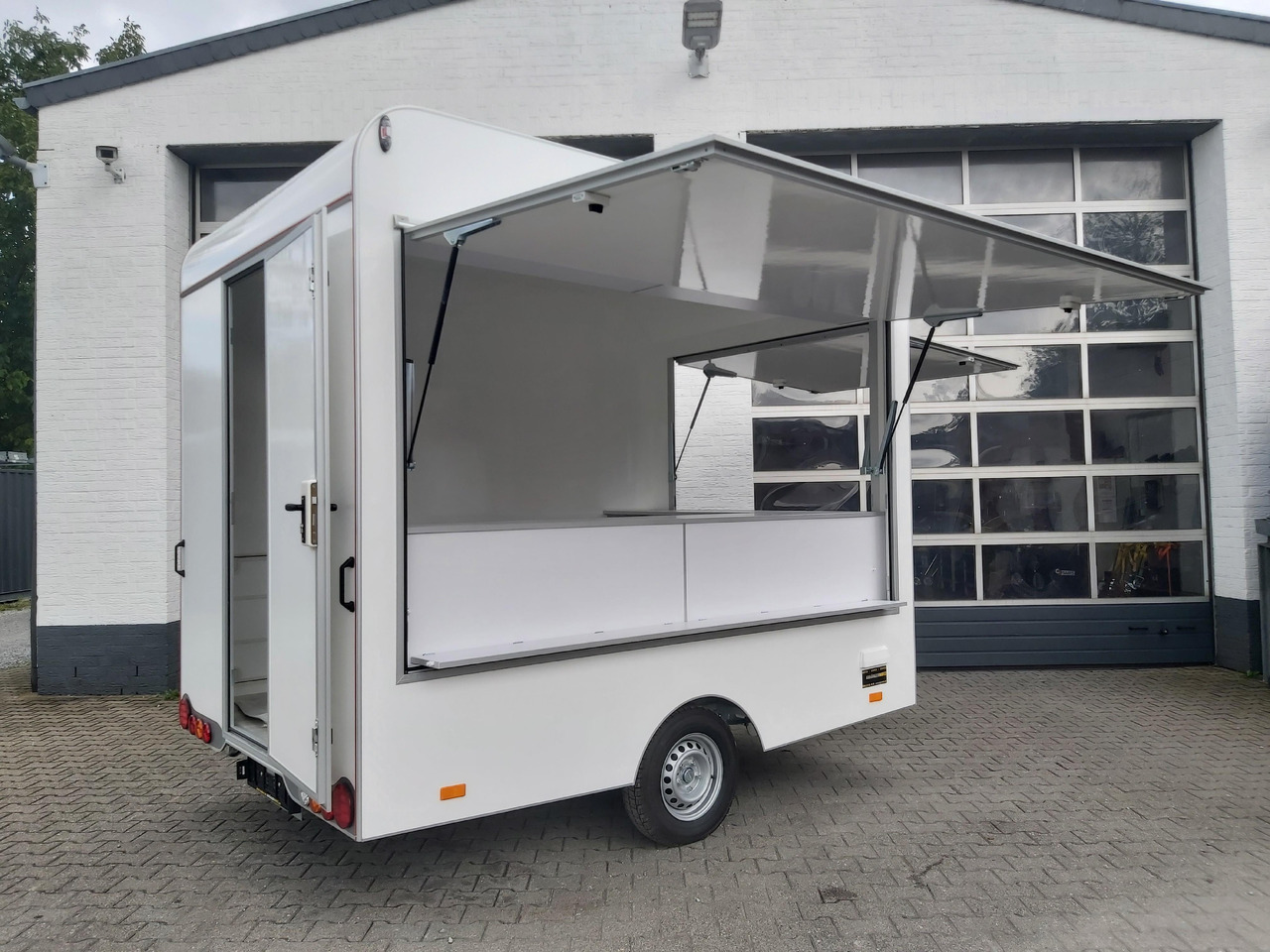 Verkaufsanhänger VK 302 200 aero retro 300cm 2 Verkaufsklappen Multi Theke 230V PVC Boden (M) 1300kg - Vending trailer: picture 4 Verkaufsanhänger VK 302 200 aero retro 300cm 2 Verkaufsklappen Multi Theke 230V PVC Boden (M) 1300kg - Vending trailer: picture 4