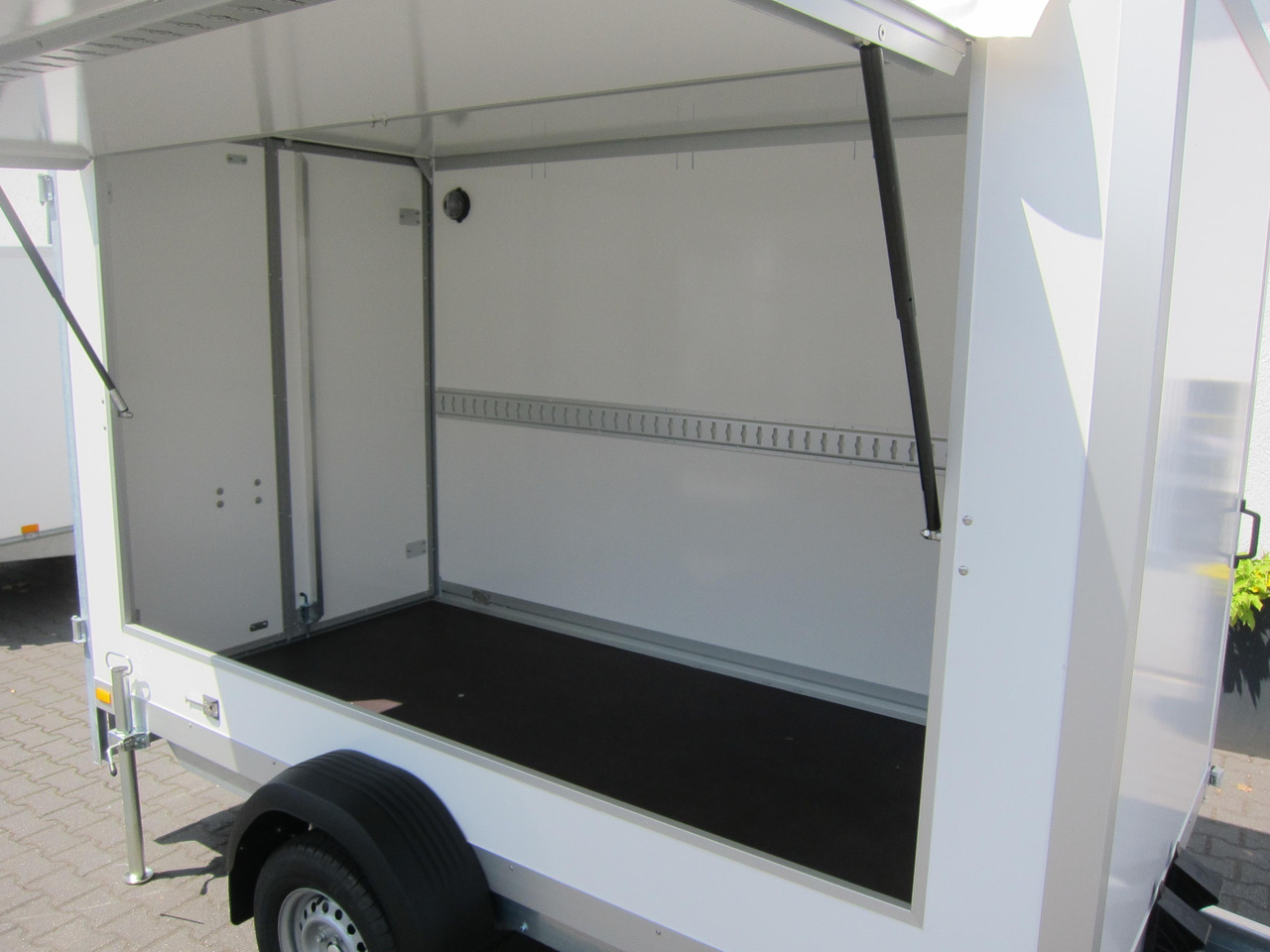 WM Meyer Koffer AZ 1330/151 S35 +Seitenklappe Zurrsystem (M) 1300kg - Closed box trailer: picture 2 WM Meyer Koffer AZ 1330/151 S35 +Seitenklappe Zurrsystem (M) 1300kg - Closed box trailer: picture 2