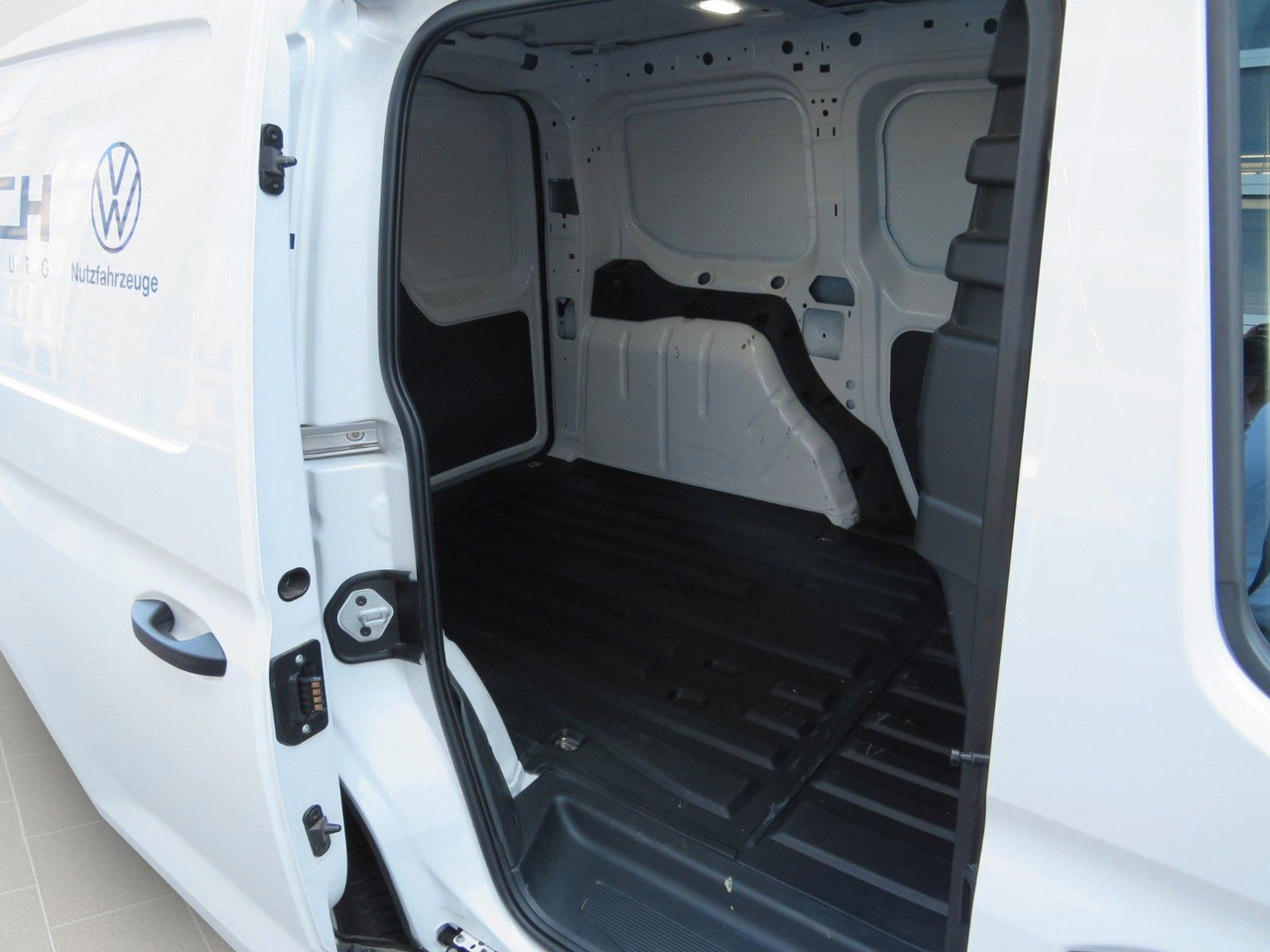 Panel van Volkswagen Caddy Cargo 2.0 TDI 75 kW: picture 16