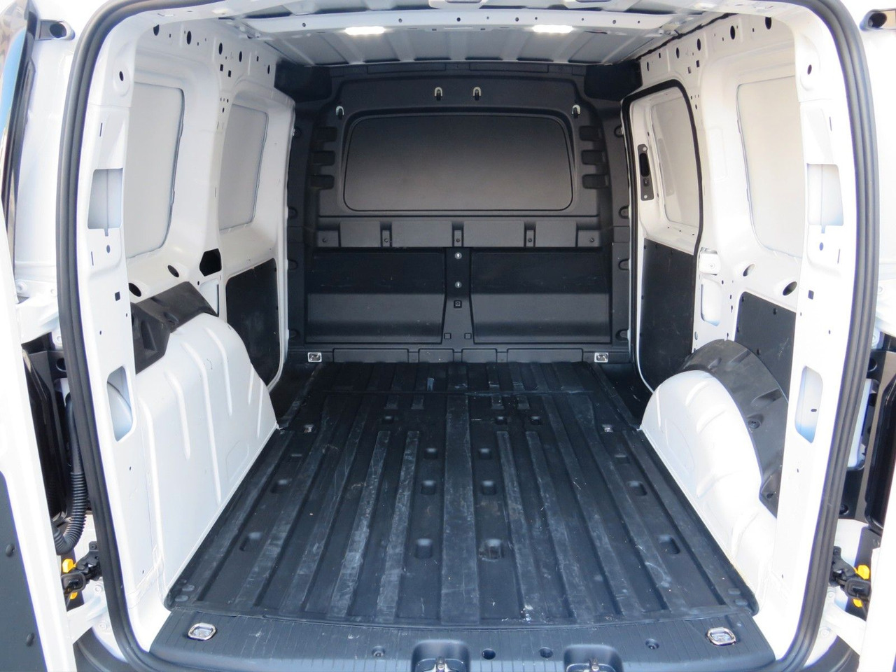 Panel van Volkswagen Caddy Cargo 2.0 TDI 75 kW: picture 18