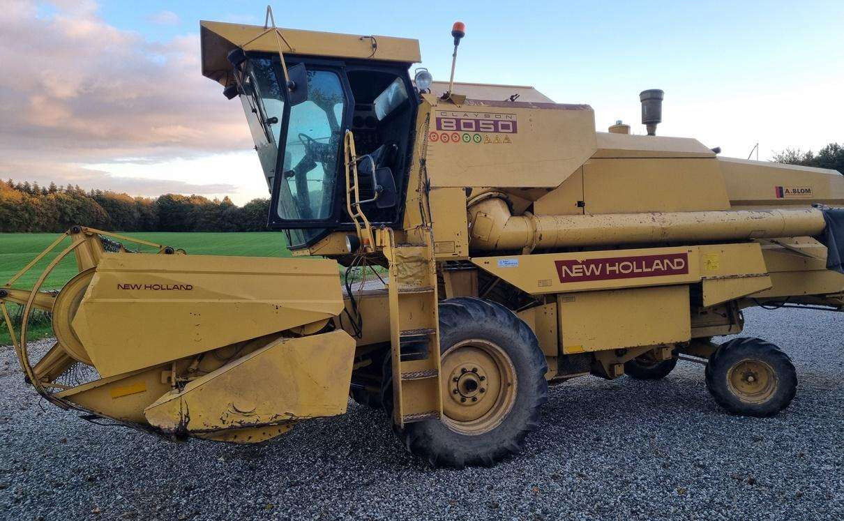 New Holland 8050 - Combine harvester: picture 4 New Holland 8050 - Combine harvester: picture 4