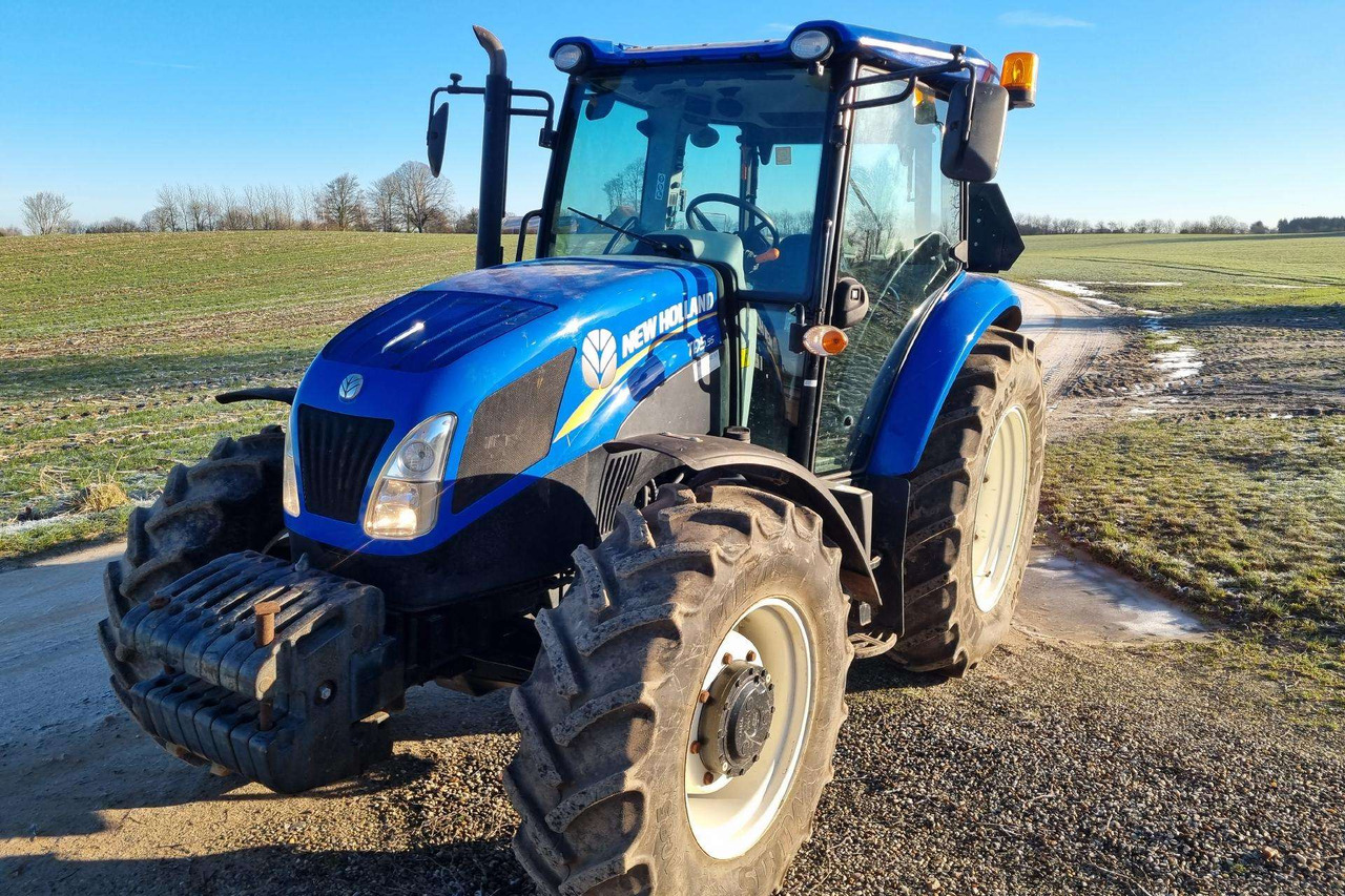 New Holland TD 5.95 - Farm tractor: picture 2 New Holland TD 5.95 - Farm tractor: picture 2