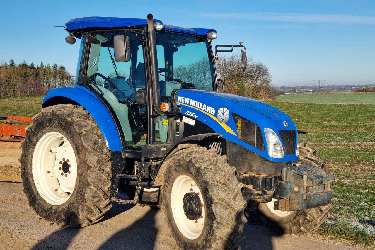 New Holland TD 5.95 - Farm tractor: picture 5 New Holland TD 5.95 - Farm tractor: picture 5