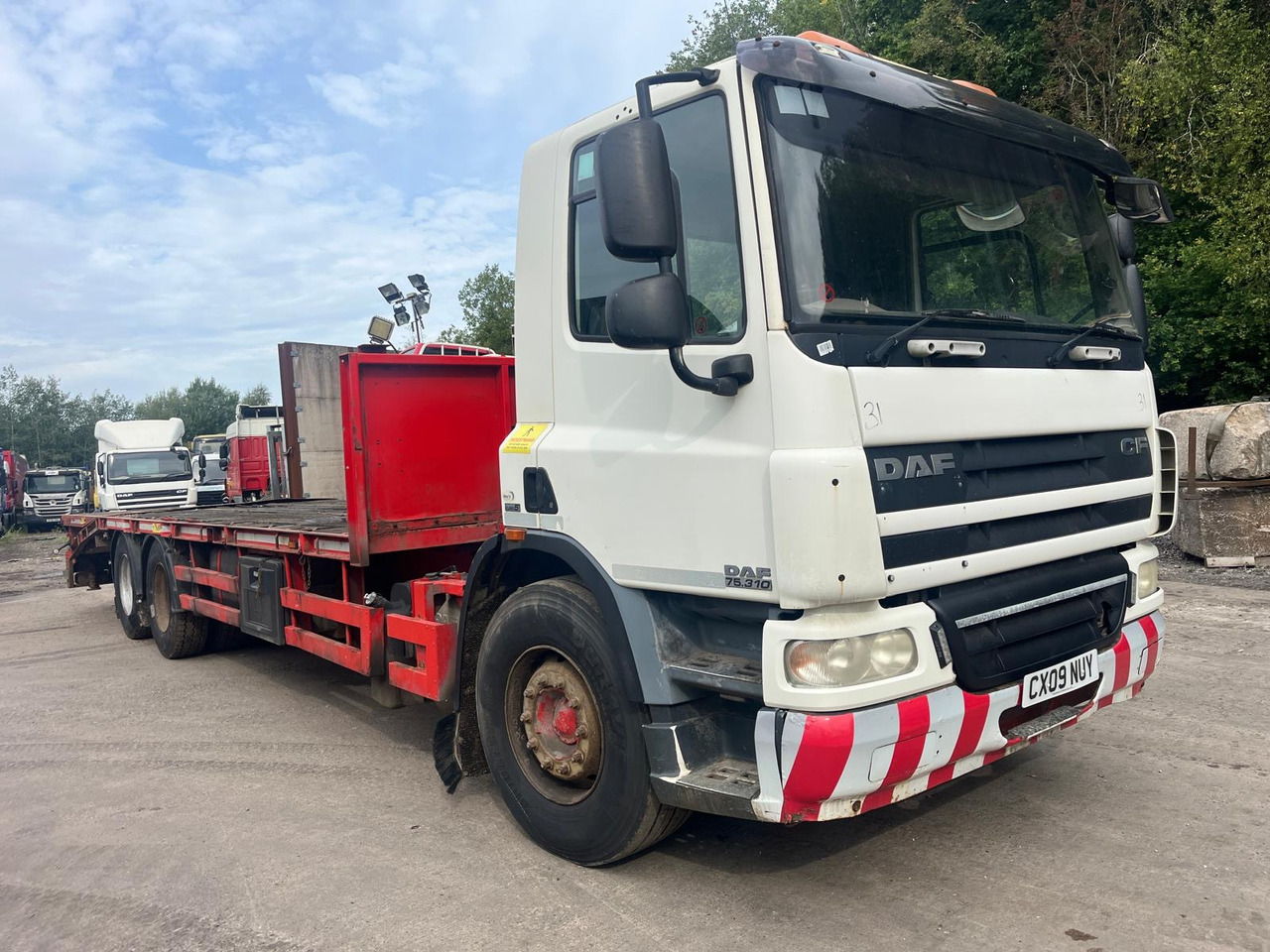 DAF 75 CF 310 - Dropside/ Flatbed truck: picture 2 DAF 75 CF 310 - Dropside/ Flatbed truck: picture 2