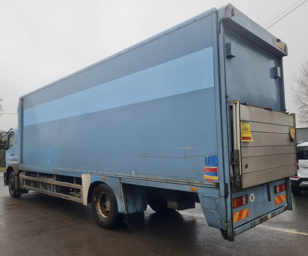 Mercedes 1824 - Box van: picture 4 Mercedes 1824 - Box van: picture 4