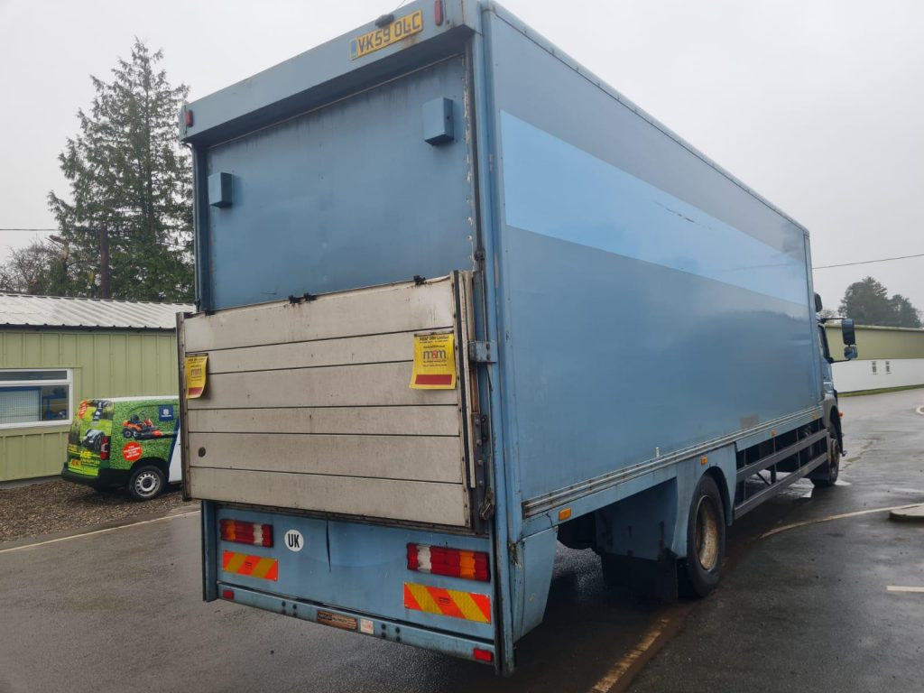 Mercedes 1824 - Box van: picture 5 Mercedes 1824 - Box van: picture 5