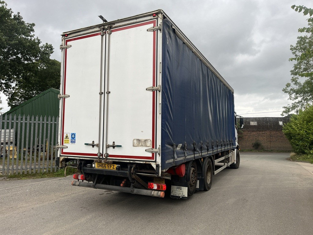 Mercedes Actros 2532 6x2 Curtaij side - Curtainsider truck: picture 4 Mercedes Actros 2532 6x2 Curtaij side - Curtainsider truck: picture 4