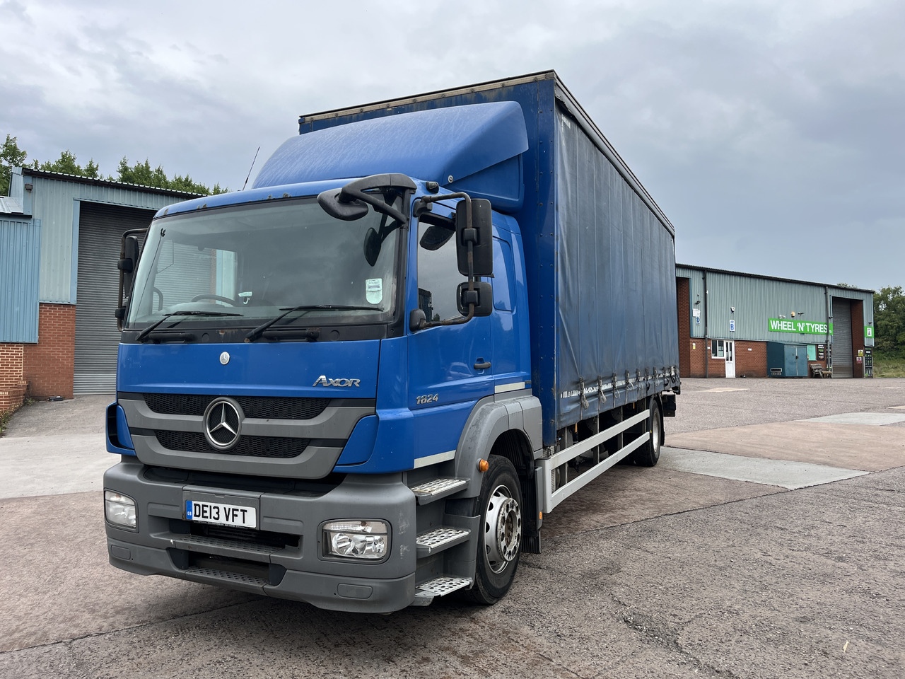 Mercedes Axor 1824 - Curtainsider truck: picture 2 Mercedes Axor 1824 - Curtainsider truck: picture 2