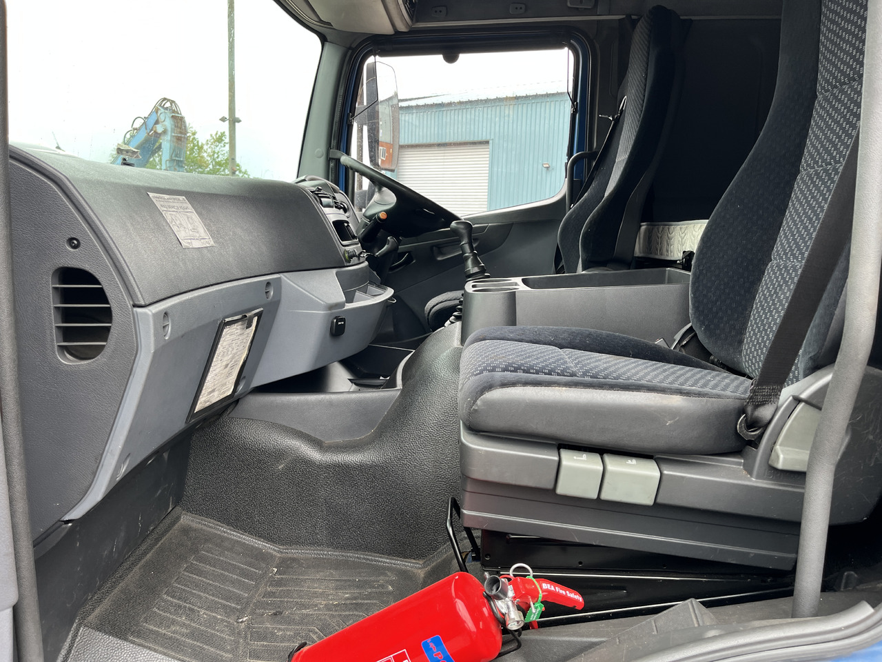 Mercedes Axor 1824 - Curtainsider truck: picture 4 Mercedes Axor 1824 - Curtainsider truck: picture 4