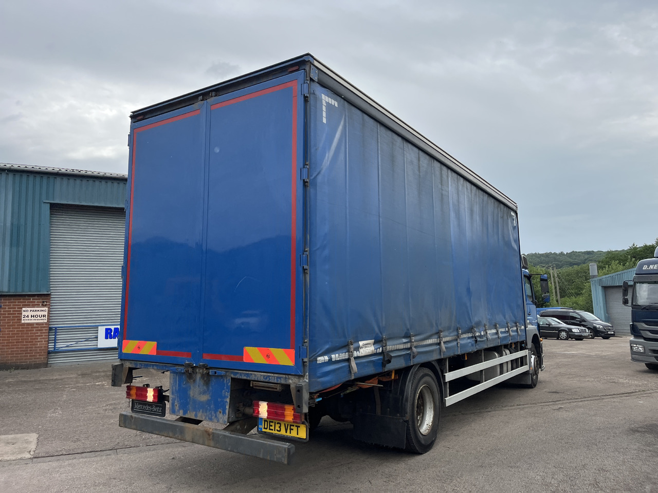 Mercedes Axor 1824 - Curtainsider truck: picture 3 Mercedes Axor 1824 - Curtainsider truck: picture 3