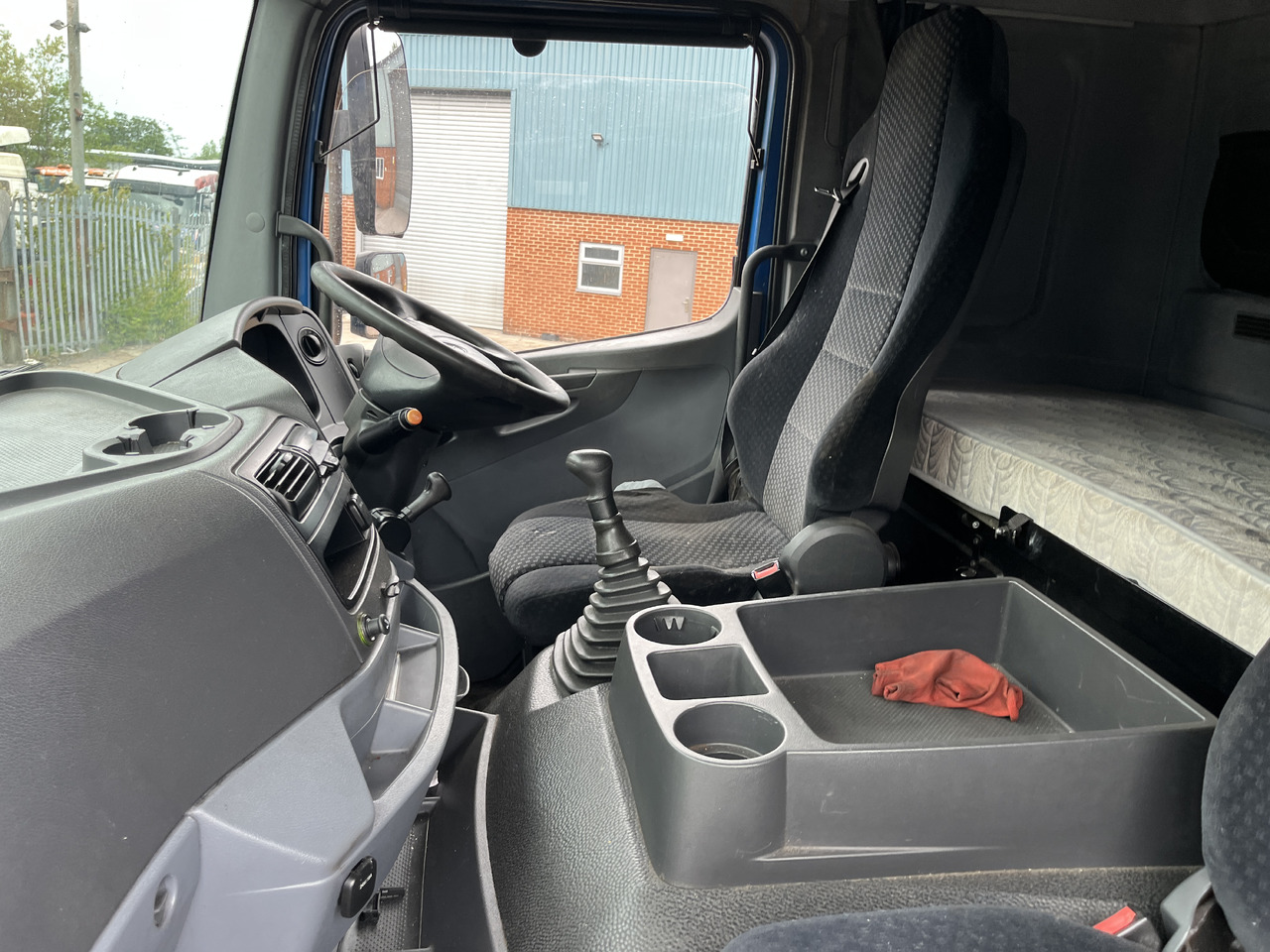 Mercedes Axor 1824 - Curtainsider truck: picture 5 Mercedes Axor 1824 - Curtainsider truck: picture 5