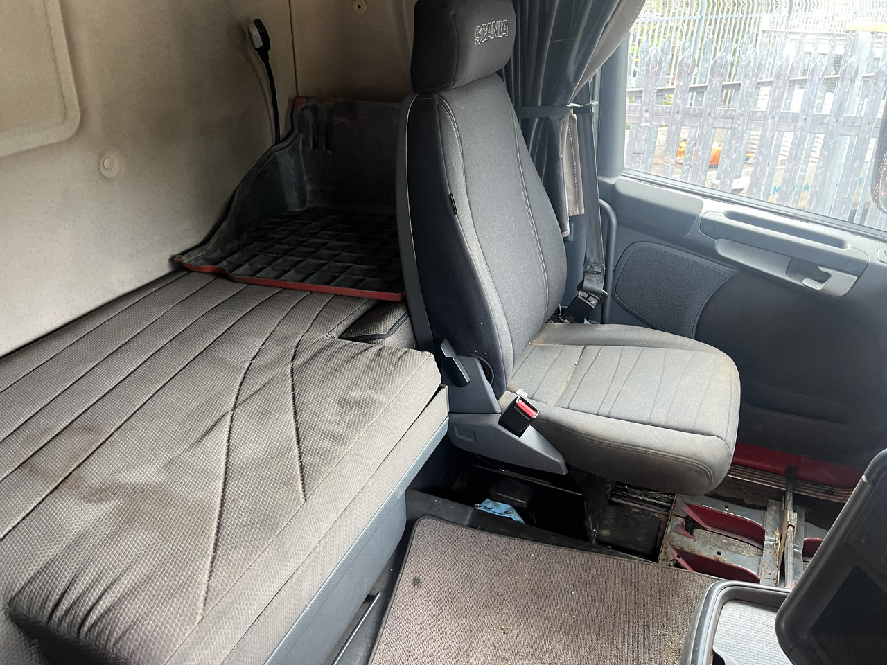 Cab chassis truck Scania R440: picture 8