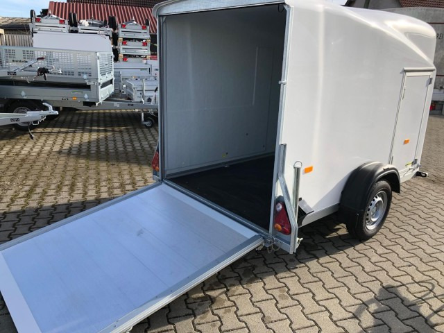 New Closed box trailer Cheval Liberte Debon Cargo 2 Poly +​ Türe weiß 1300 kg, 100 km/h, 300x155x168cm: picture 11