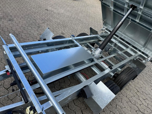 Humbaur 3-Seitenkipper HTK 2700.27 E-Pumpe Alu, 2670 x 1500 x 350 mm, 2,7 to. - Tipper trailer: picture 5 Humbaur 3-Seitenkipper HTK 2700.27 E-Pumpe Alu, 2670 x 1500 x 350 mm, 2,7 to. - Tipper trailer: picture 5