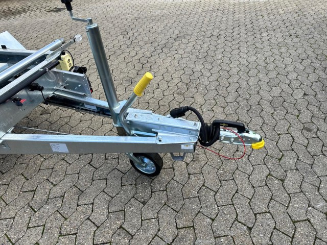 Humbaur 3-Seitenkipper HTK 2700.27 E-Pumpe Alu, 2670 x 1500 x 350 mm, 2,7 to. - Tipper trailer: picture 2 Humbaur 3-Seitenkipper HTK 2700.27 E-Pumpe Alu, 2670 x 1500 x 350 mm, 2,7 to. - Tipper trailer: picture 2