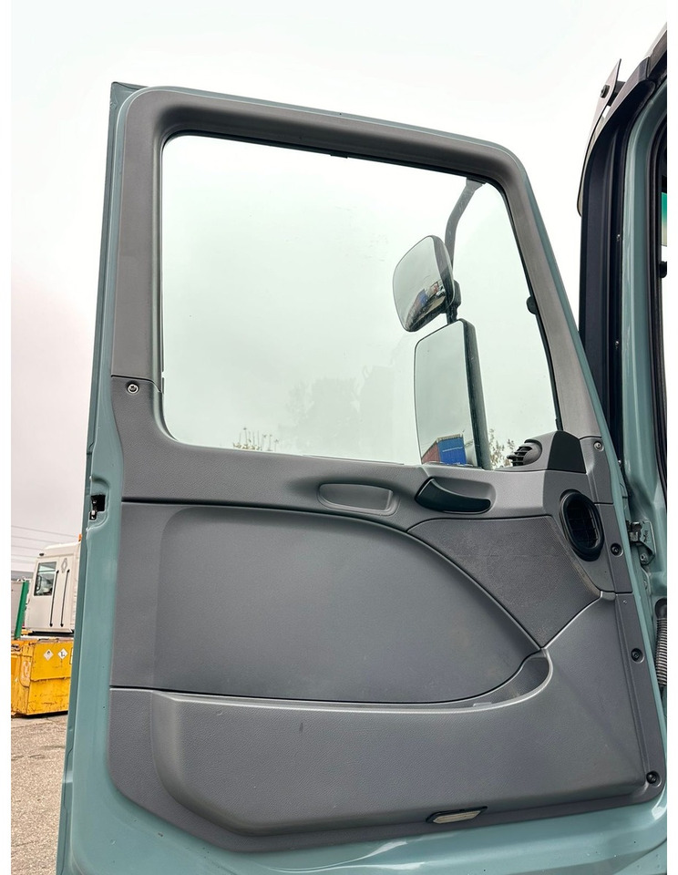Tipper MERCEDES-BENZ Actros 3246 8x4 Kipper: picture 7