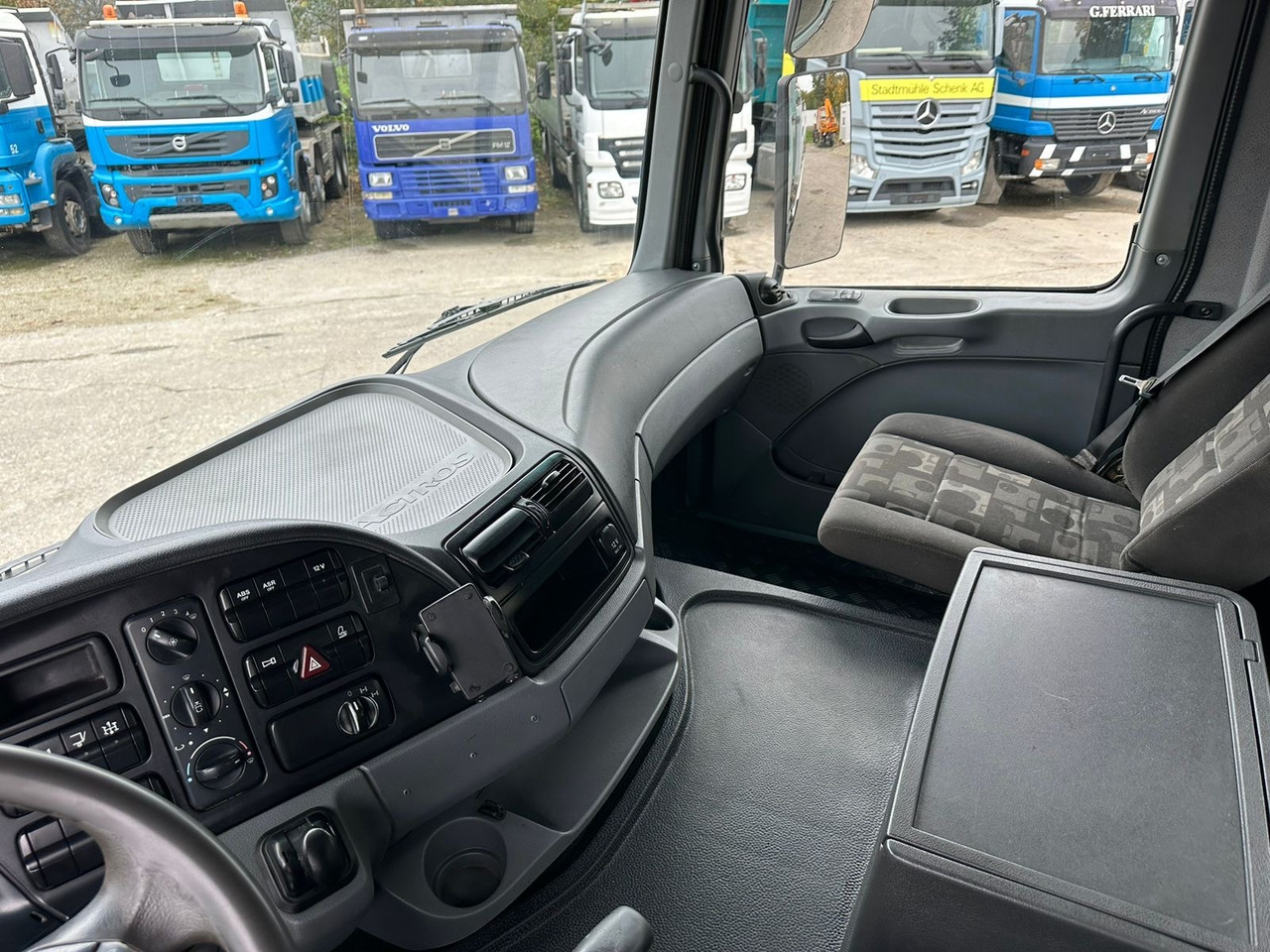 Tipper MERCEDES-BENZ Actros 3246 8x4 Kipper: picture 12