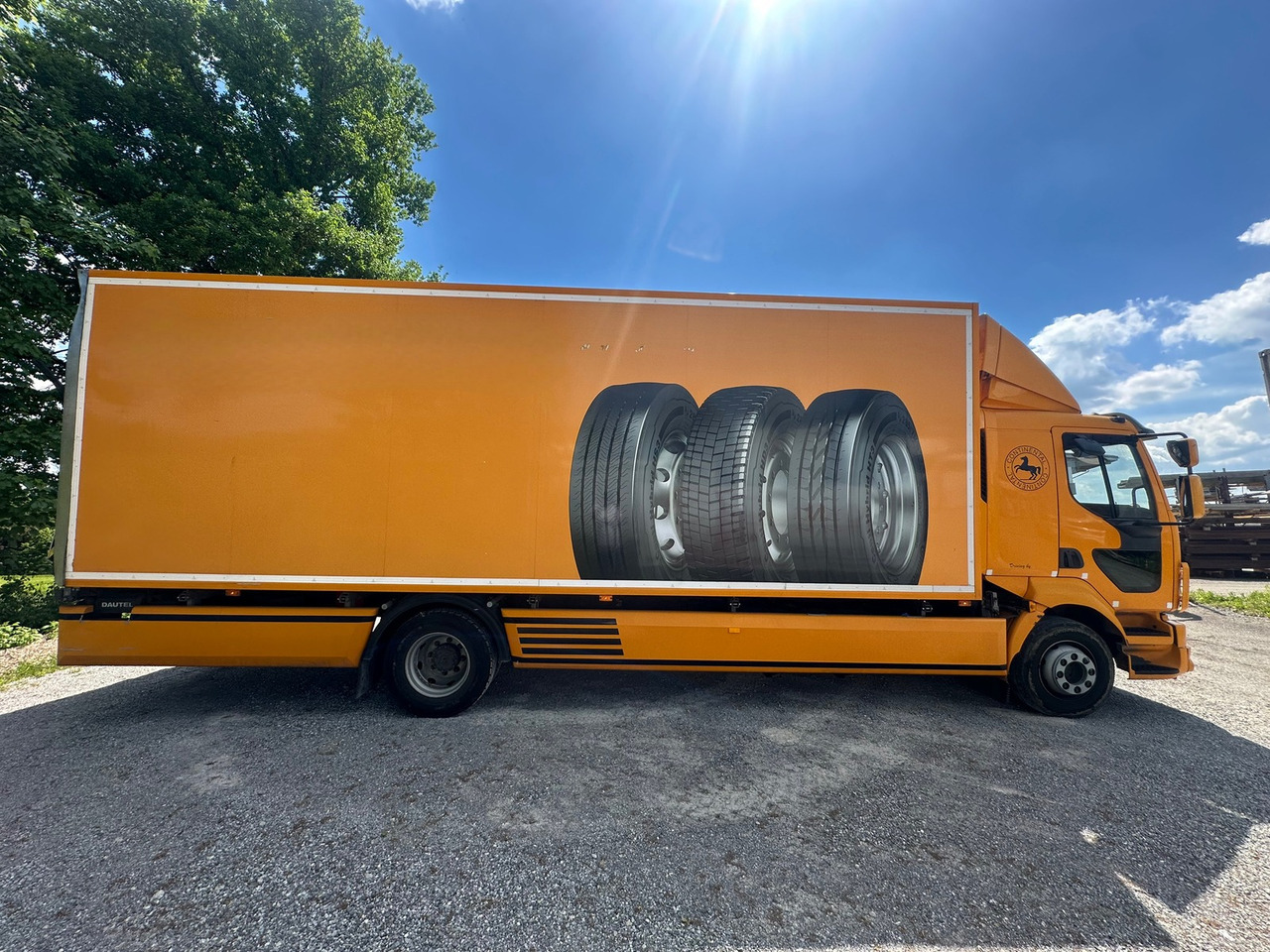 VOLVO FL 2404x2 - Box truck: picture 5 VOLVO FL 2404x2 - Box truck: picture 5
