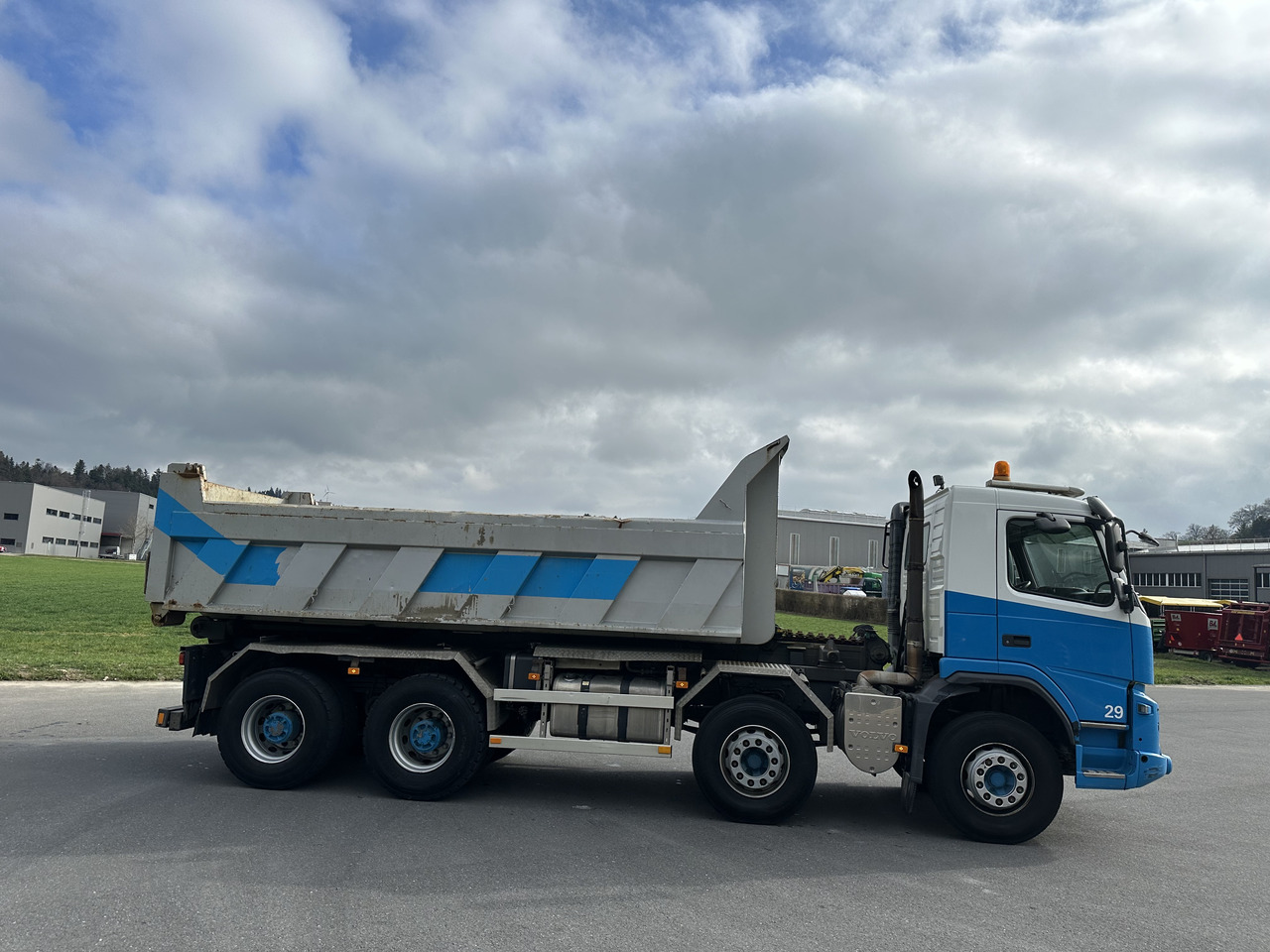 VOLVO FMX 420 440 460 480 8x4 Kettengäret sörling mulde - Hook lift truck: picture 5 VOLVO FMX 420 440 460 480 8x4 Kettengäret sörling mulde - Hook lift truck: picture 5