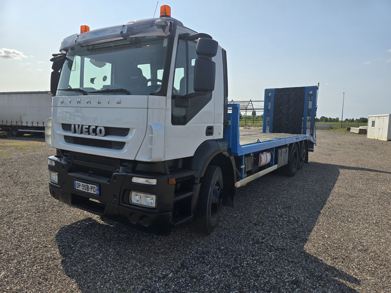 IVECO 260S33 - Autotransporter truck: picture 1 IVECO 260S33 - Autotransporter truck: picture 1