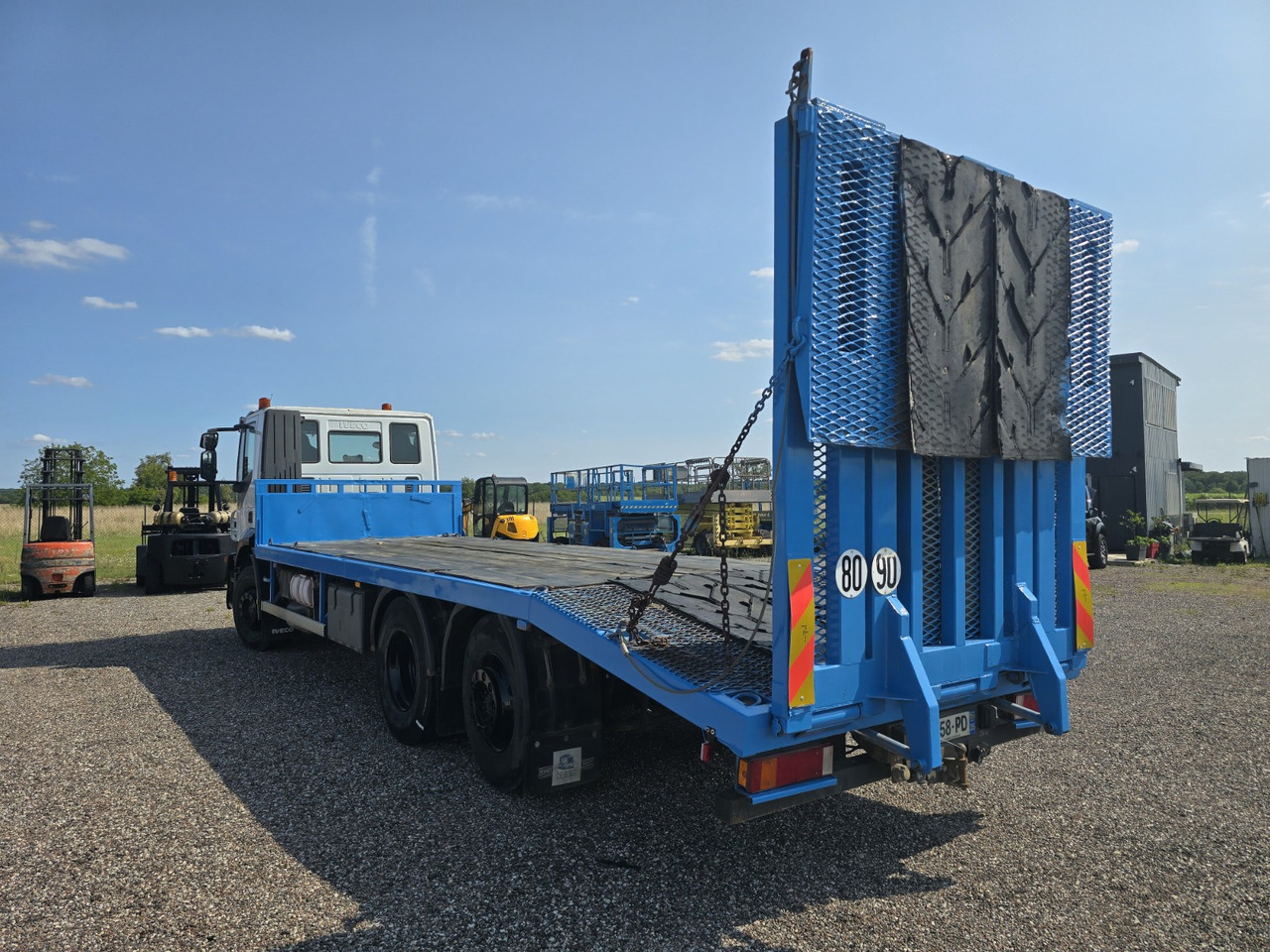 IVECO 260S33 - Autotransporter truck: picture 2 IVECO 260S33 - Autotransporter truck: picture 2