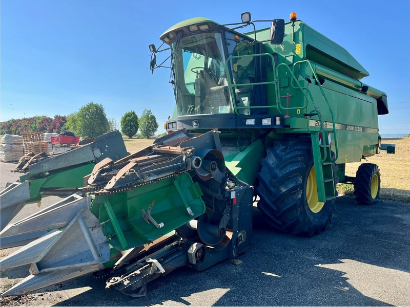 John Deere 2058 - Combine harvester: picture 1 John Deere 2058 - Combine harvester: picture 1