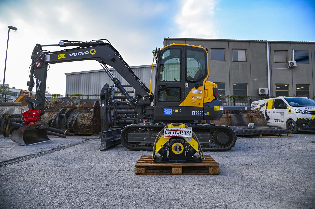 Plate compactor Vibro BAT02 - Attachment for Excavator: picture 2 Plate compactor Vibro BAT02 - Attachment for Excavator: picture 2