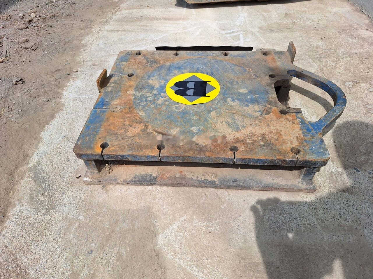 Quick coupler for Excavator Attachment plate: picture 6