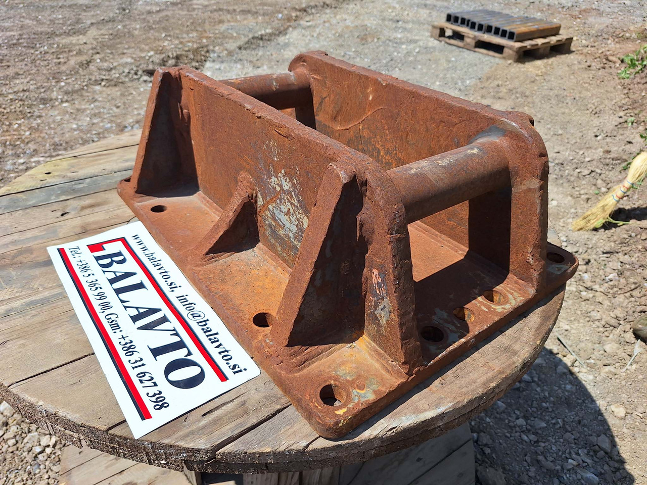 Attachment plate - Quick coupler for Construction machinery: picture 3 Attachment plate - Quick coupler for Construction machinery: picture 3