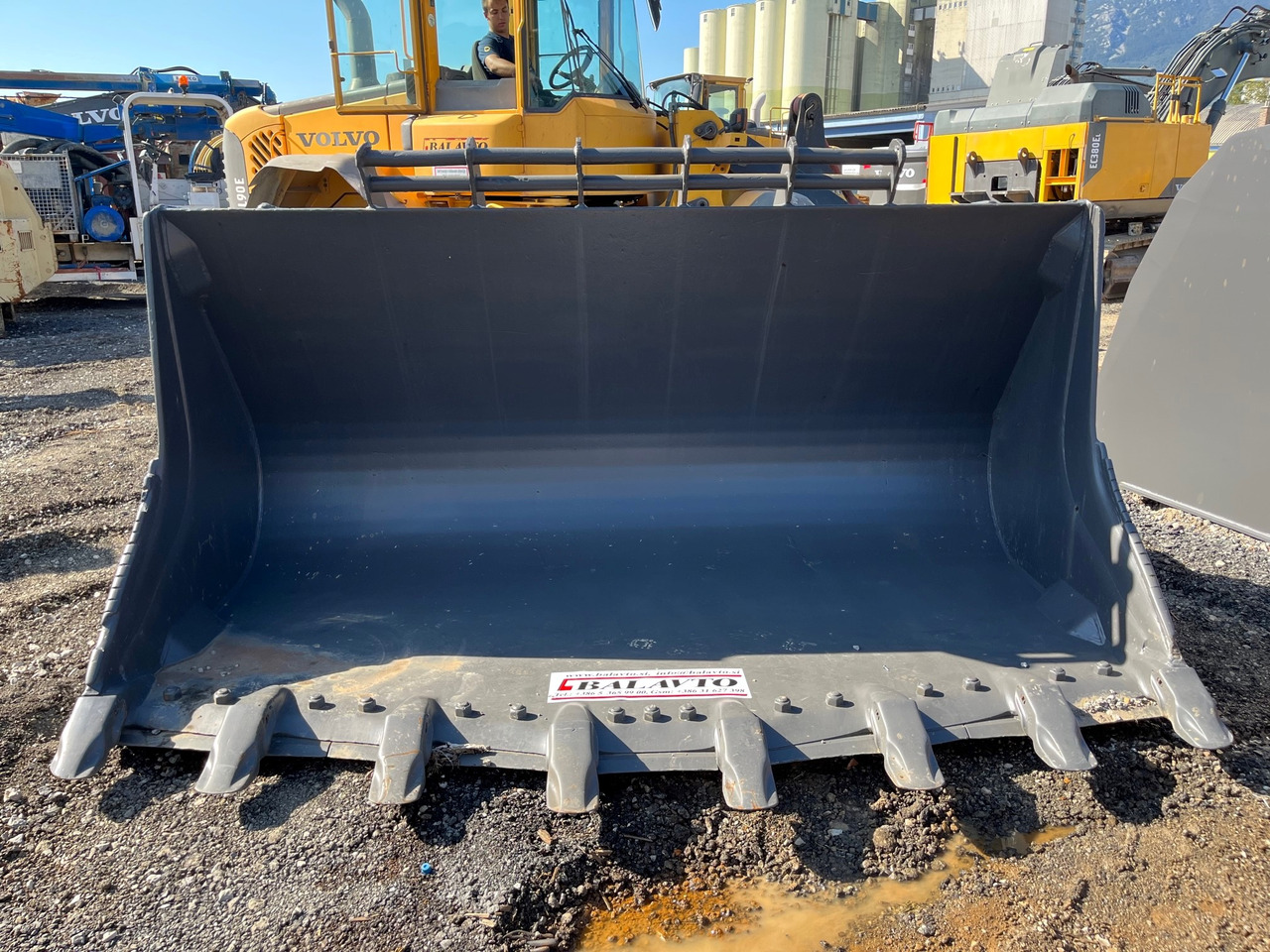 BALAVTO Loader bucket 3350 mm - Loader bucket: picture 2 BALAVTO Loader bucket 3350 mm - Loader bucket: picture 2