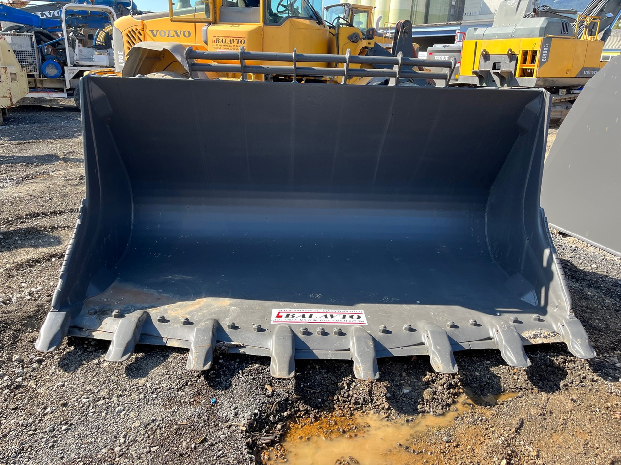 BALAVTO Loader bucket 3350 mm - Loader bucket: picture 1 BALAVTO Loader bucket 3350 mm - Loader bucket: picture 1