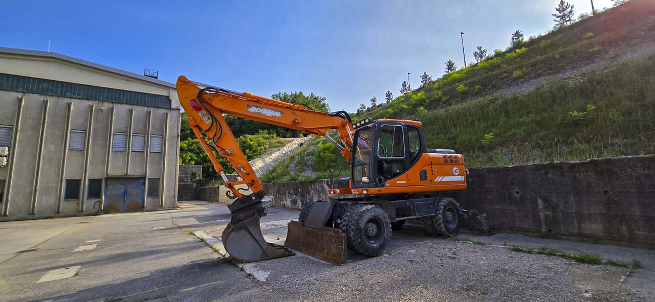 DOOSAN DX160W - Wheel excavator: picture 1 DOOSAN DX160W - Wheel excavator: picture 1