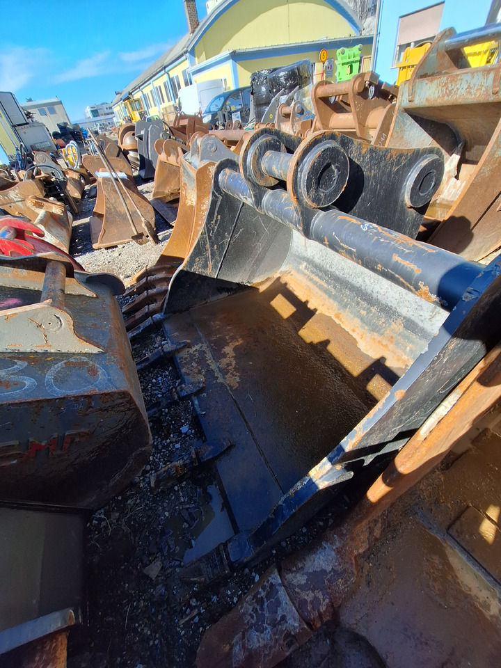 Digging bucket 1550 mm - Excavator bucket: picture 1 Digging bucket 1550 mm - Excavator bucket: picture 1