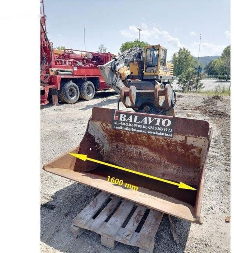 Ditch cleaning bucket 1600 mm S2 - Excavator bucket: picture 1 Ditch cleaning bucket 1600 mm S2 - Excavator bucket: picture 1