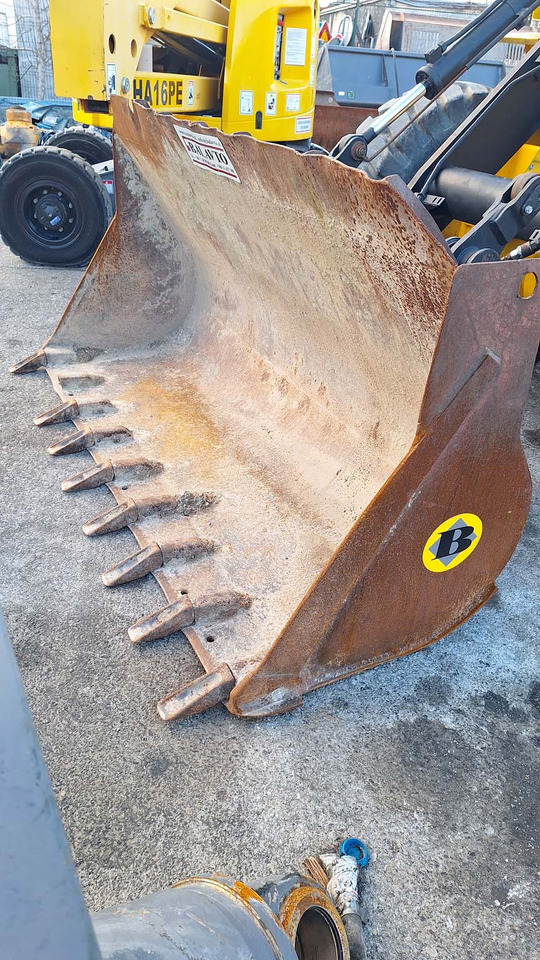 Loader bucket BOE 2400 mm for 12-15 ton wheel loaders - Loader bucket for Wheel loader: picture 2 Loader bucket BOE 2400 mm for 12-15 ton wheel loaders - Loader bucket for Wheel loader: picture 2