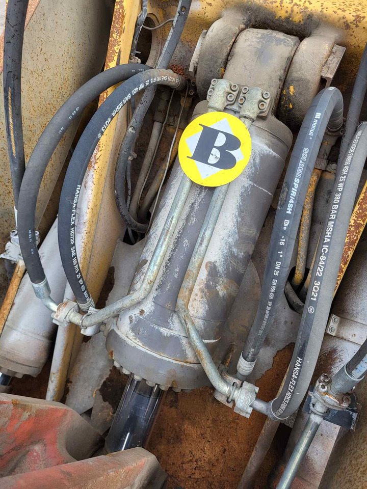 Volvo tilt cylinder - Spare parts for Loader: picture 1 Volvo tilt cylinder - Spare parts for Loader: picture 1