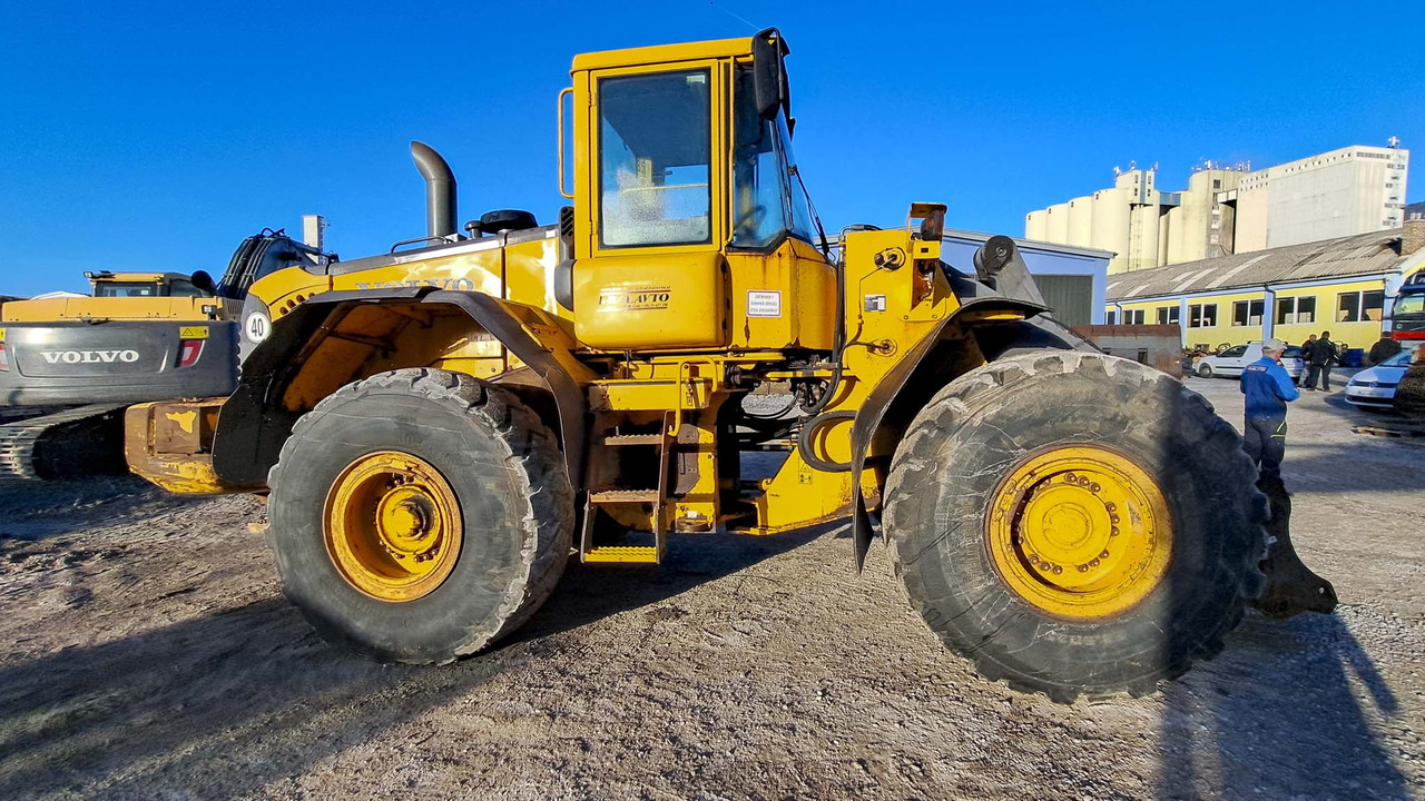 VOLVO L120E - Wheel loader: picture 4 VOLVO L120E - Wheel loader: picture 4